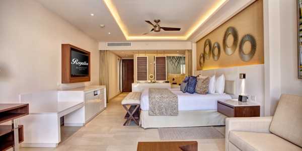 Royalton Riviera Cancun Resort - Diamond Club Luxury Junior Suite