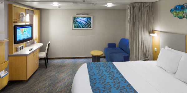 Allure of the Seas - Family Interior Stateroom