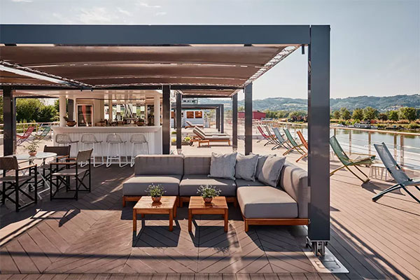 Riverside Mozart Deck Bar